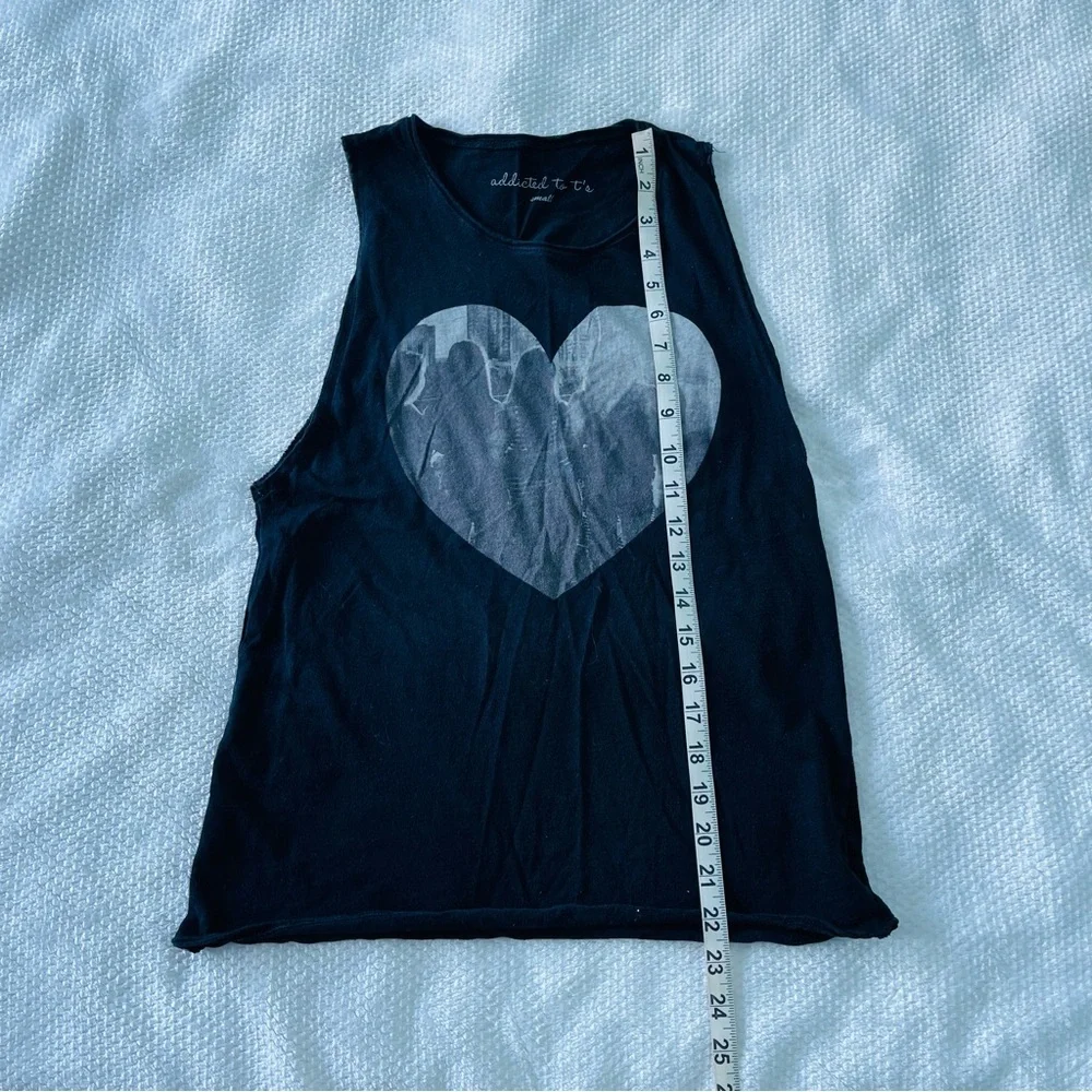 Heart Graphic Print Black Muscle Tank Top